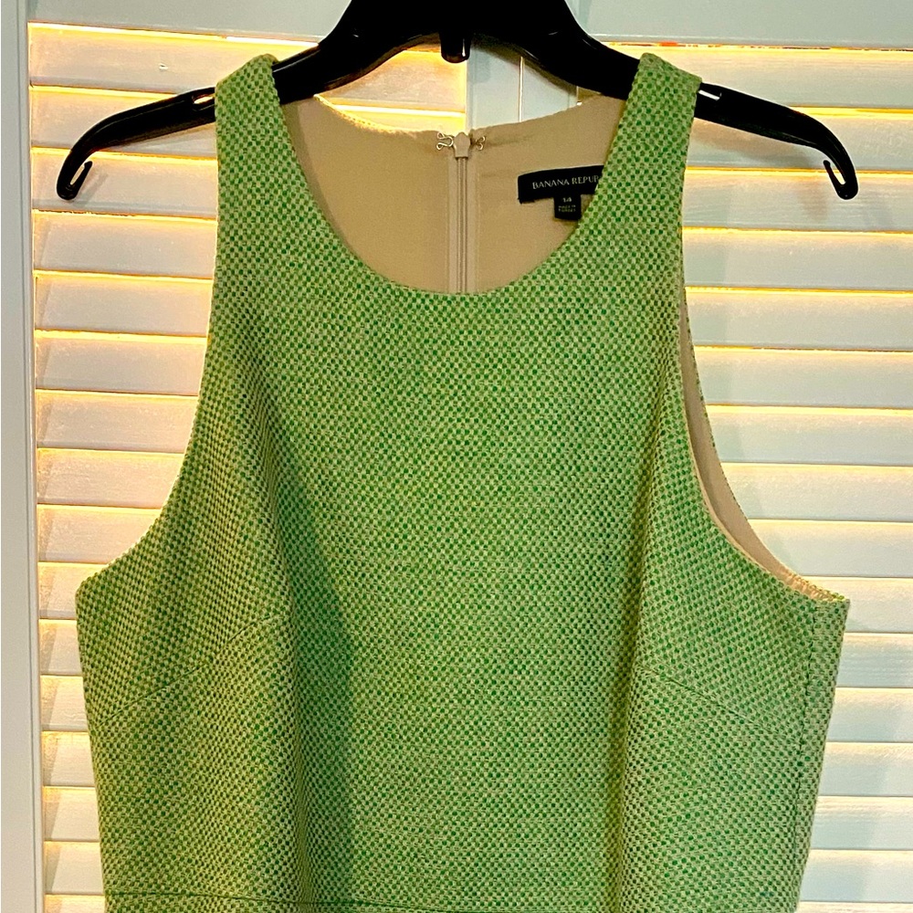Beautiful Green Textured Lined Banana Republic Dress!